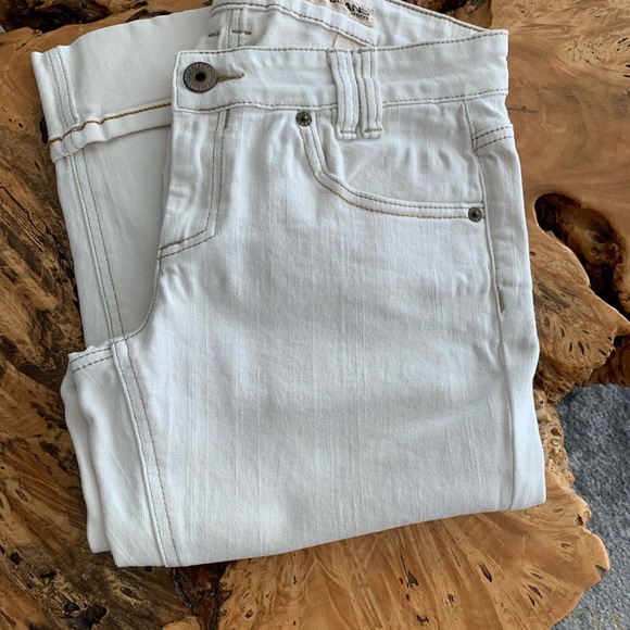 Off white Capri - Picture 2 of 3